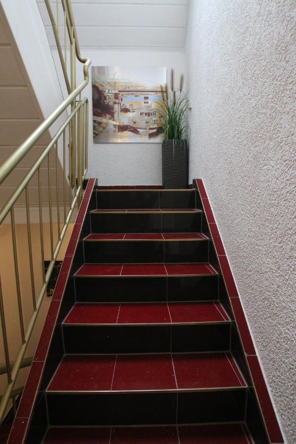 Gaestehaus Kronenstrasse ชเวทซิงเงน ภายนอก รูปภาพ