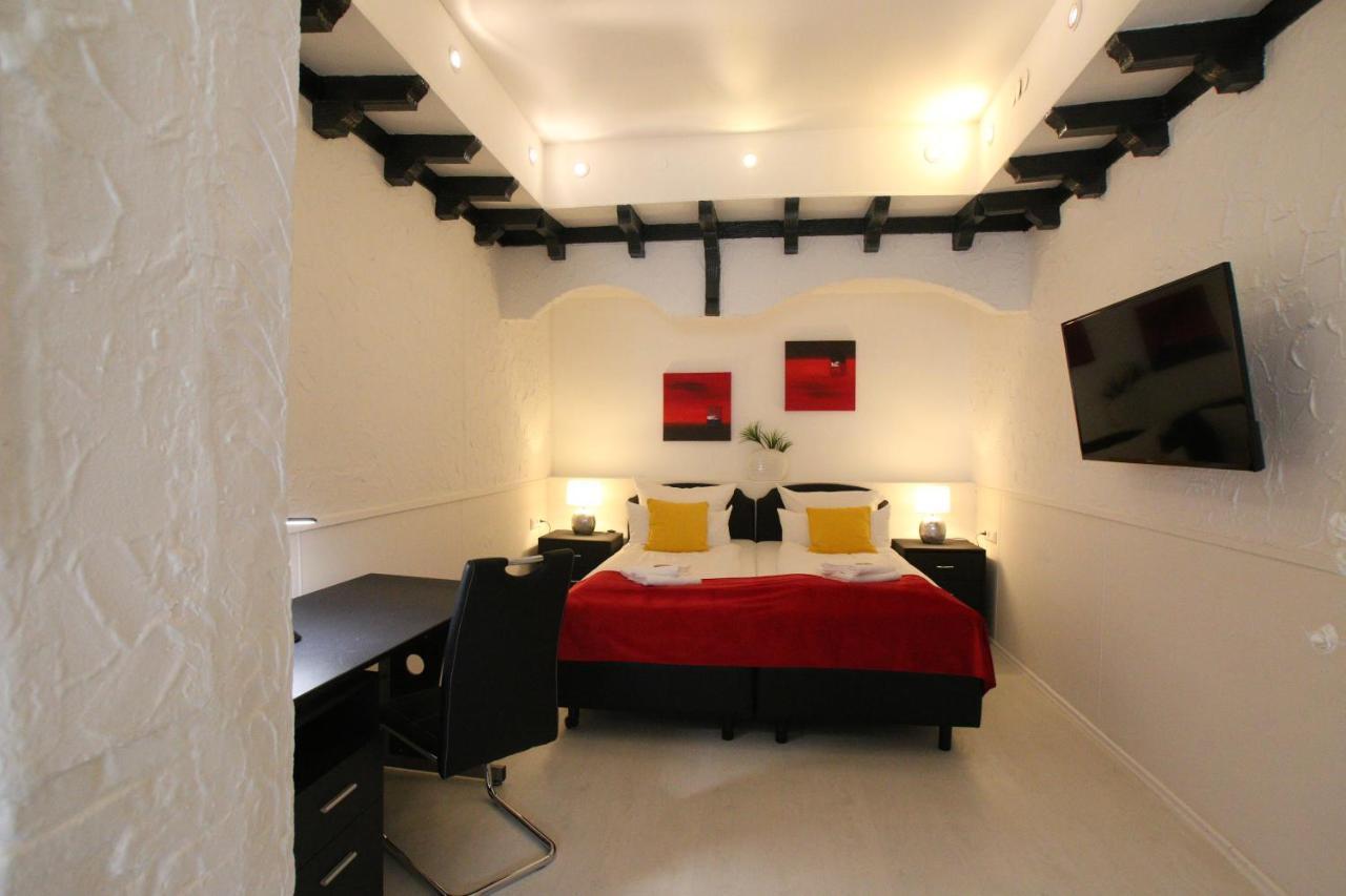 Gaestehaus Kronenstrasse ชเวทซิงเงน ภายนอก รูปภาพ
